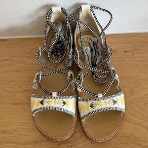 HOUSE OF HARLOW 1960 - Gabriele Sandal - White w/ Yellow & Black - size 7.5